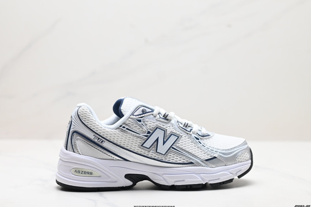 New Balance 740