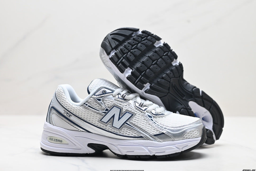 New Balance 740