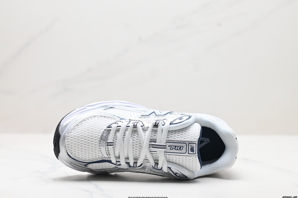 New Balance 740