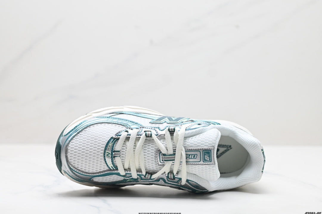 New Balance 740