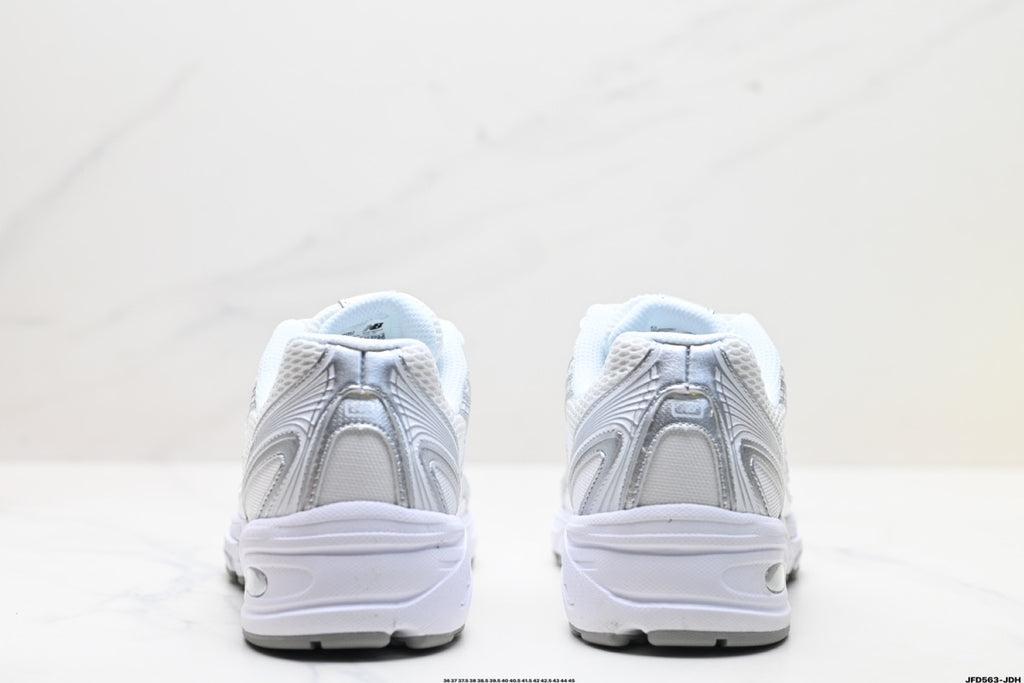 New Balance 740