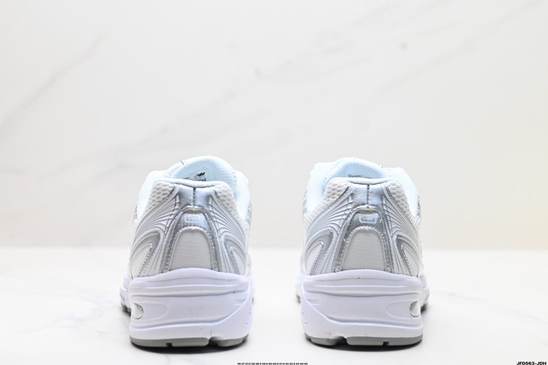 New Balance 740
