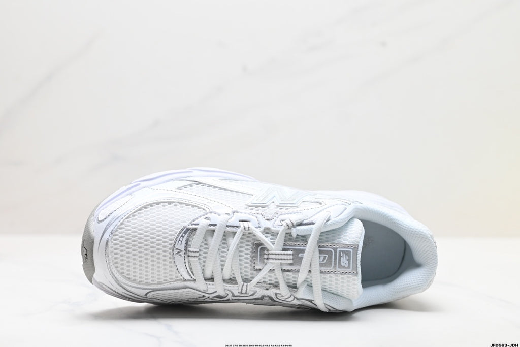 New Balance 740