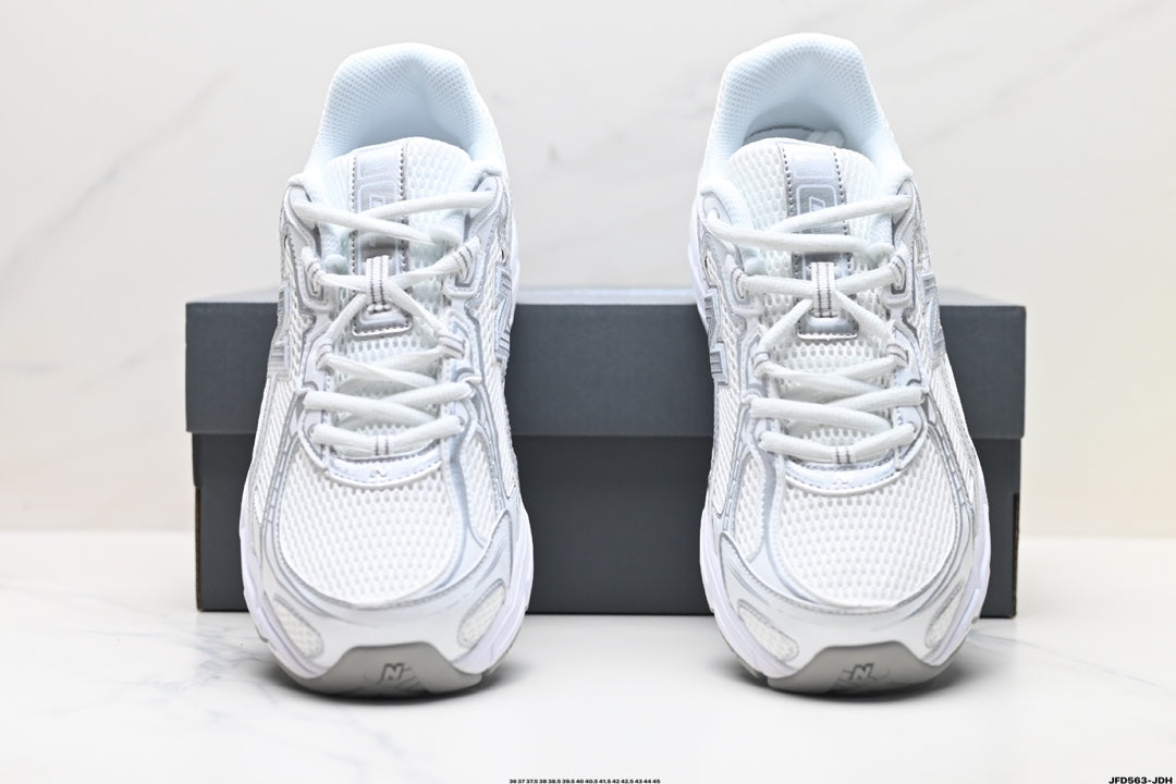 New Balance 740