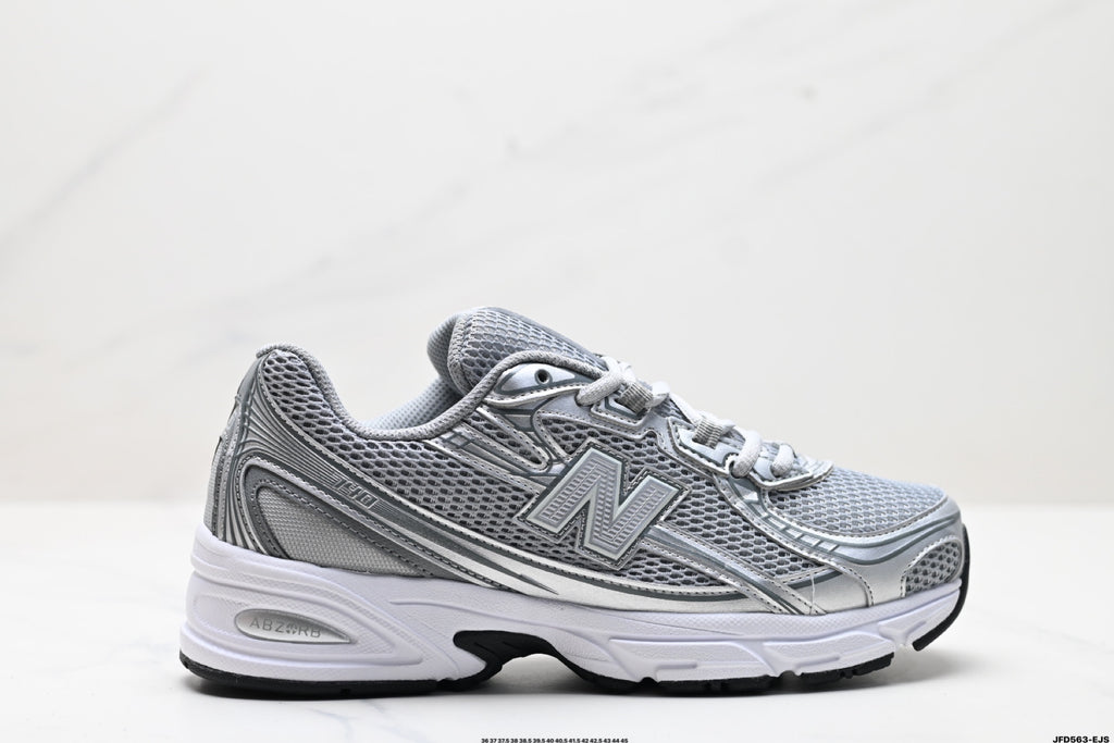 New Balance 740