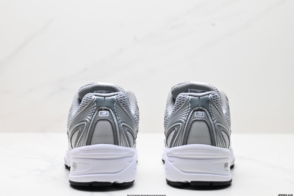 New Balance 740