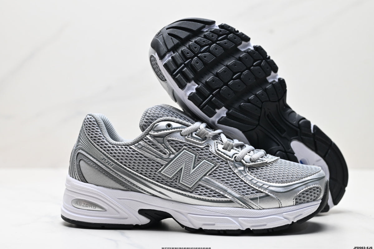 New Balance 740