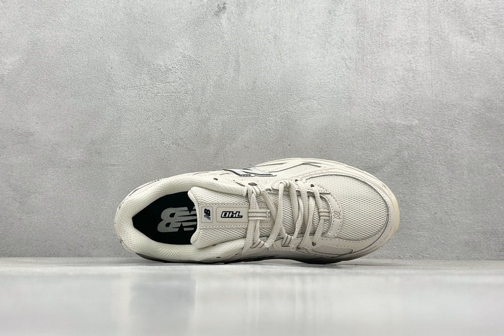 New Balance 740