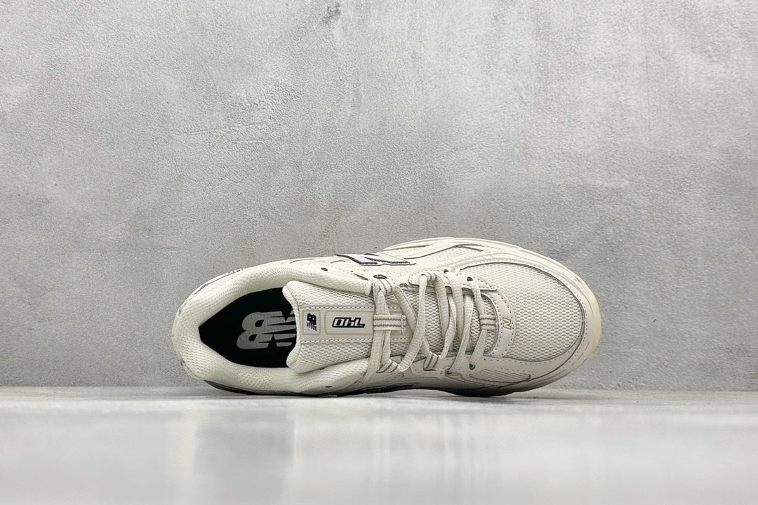 New Balance 740