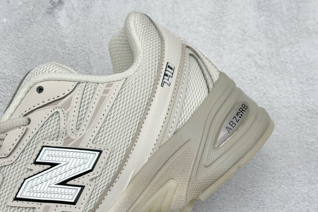 New Balance 740