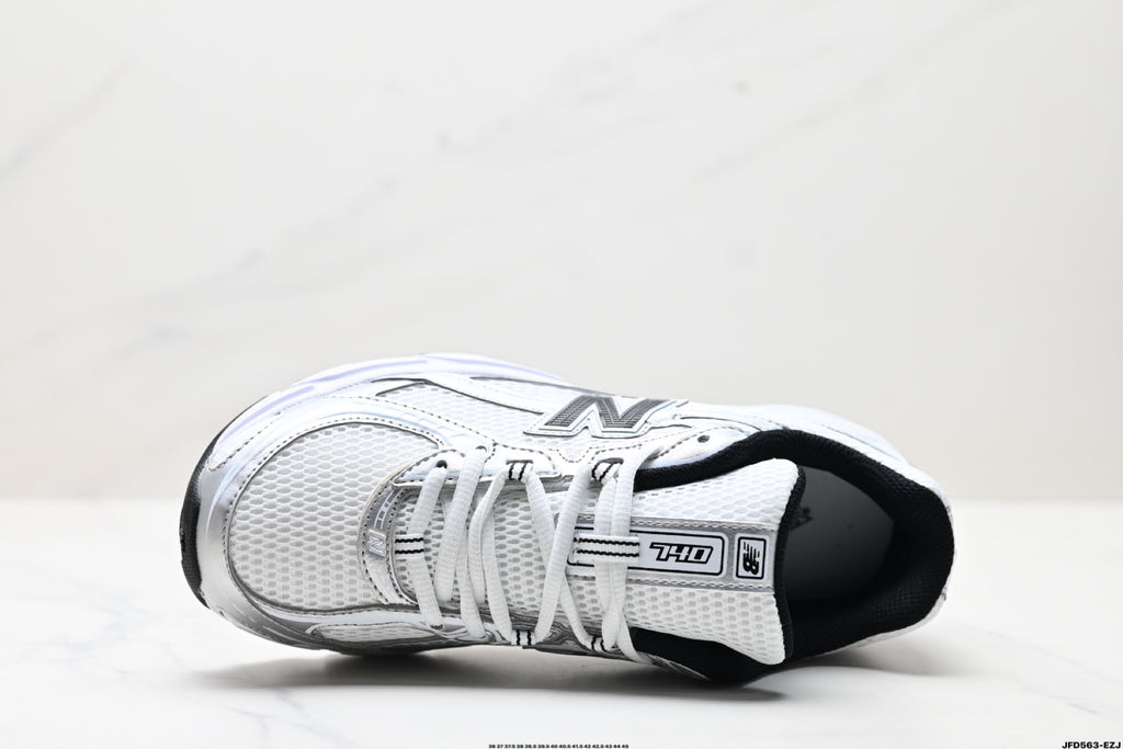 New Balance 740