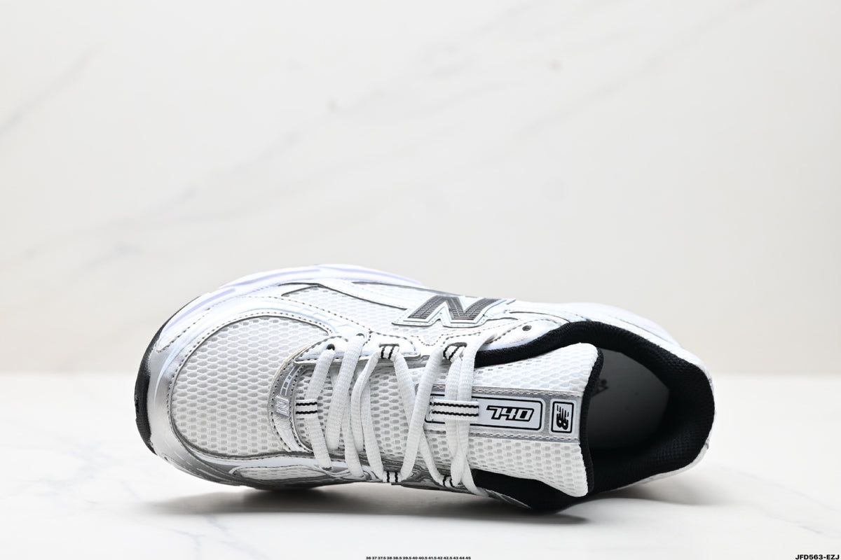 New Balance 740