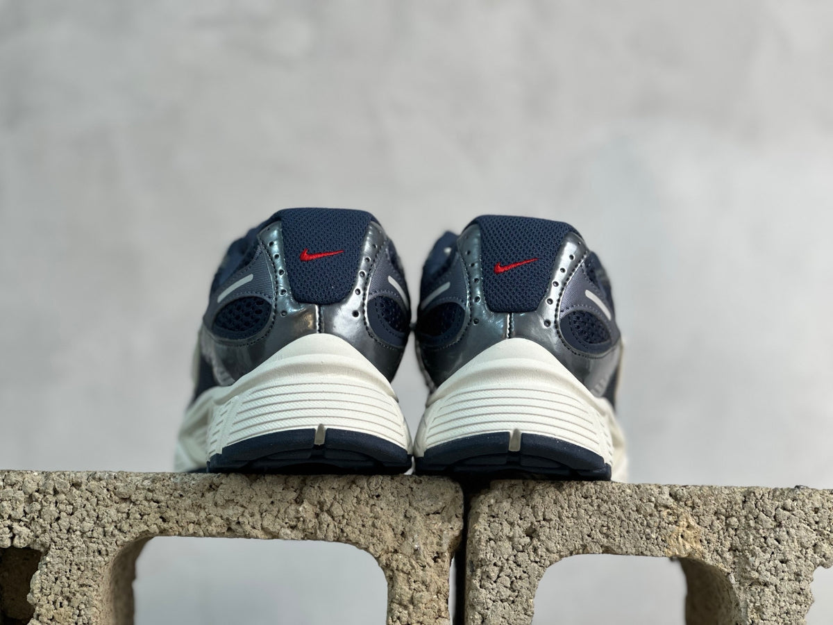 Nike Zoom Vomero 5