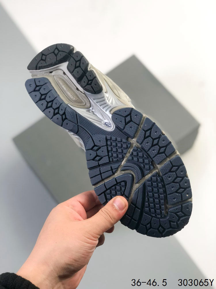 New Balance 2002R