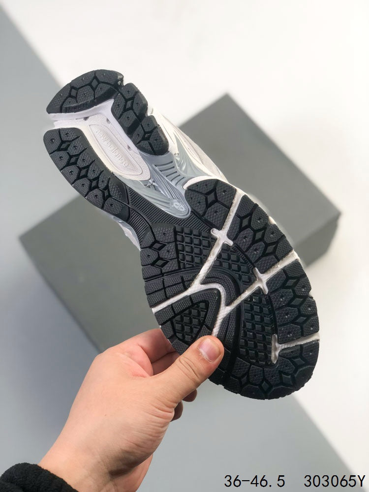 New Balance 2002R
