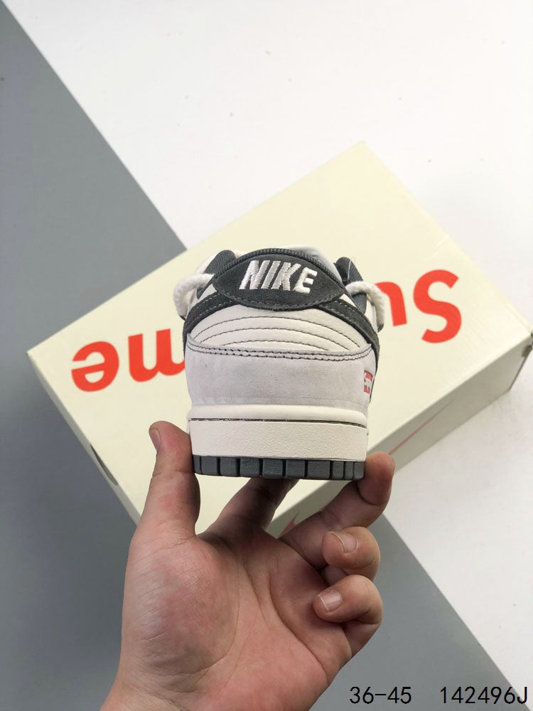 Nike SB Dunk x Supreme