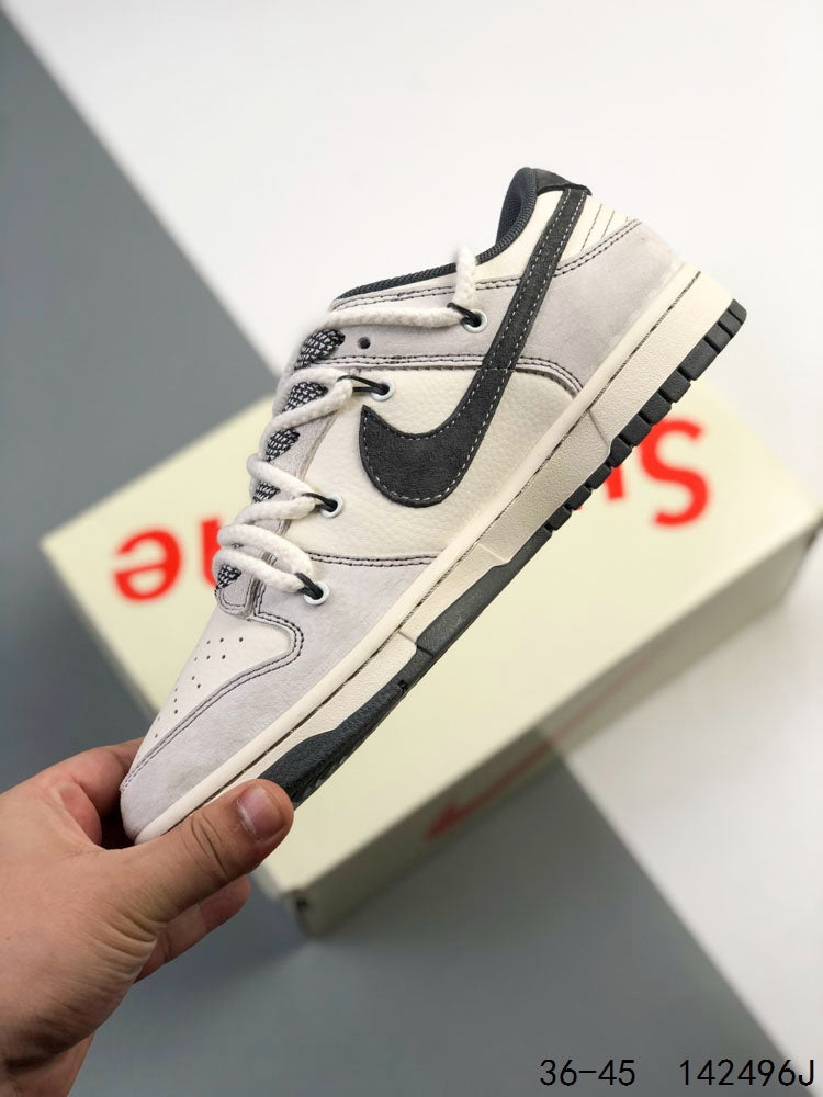 Nike SB Dunk x Supreme