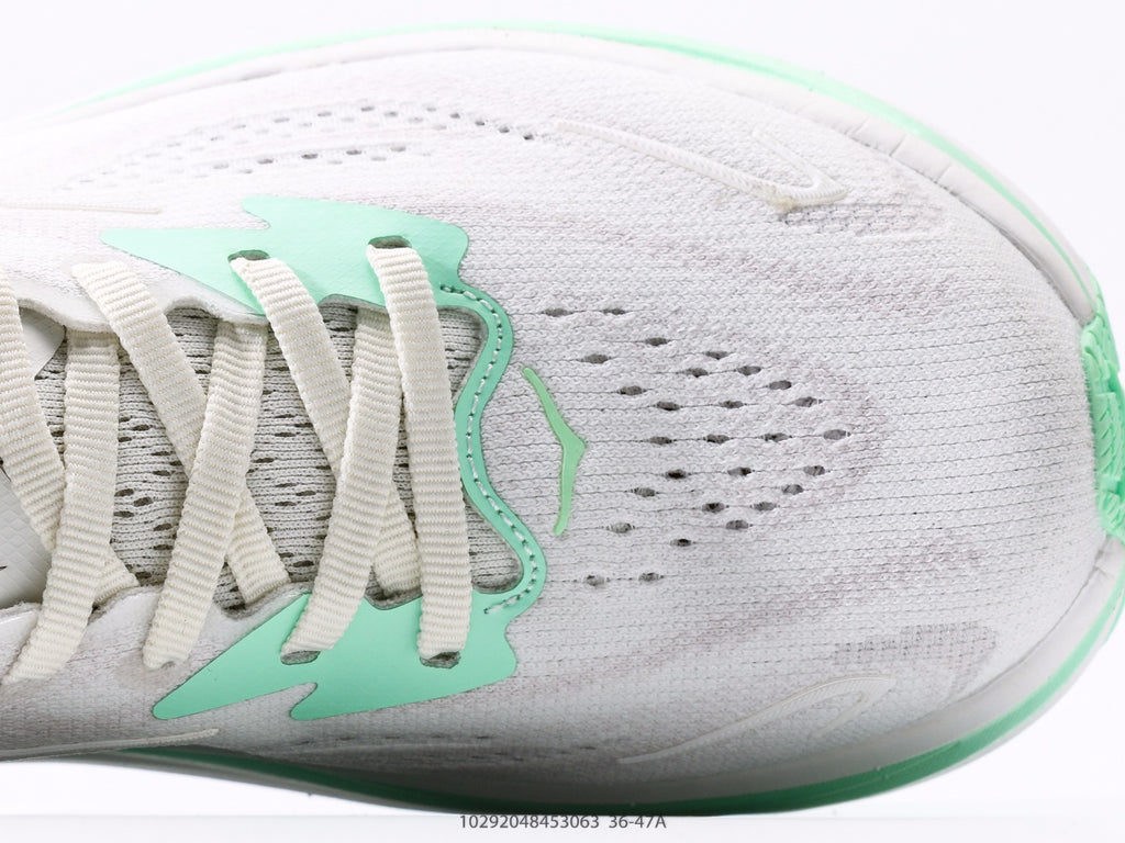 HOKA Clifton 10
